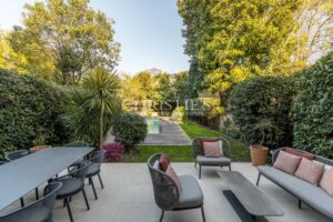 BORDEAUX LABOTTIÈRE – ELEGANT MASTER HOUSE WITH GARDEN AND SWIMMING POOL
