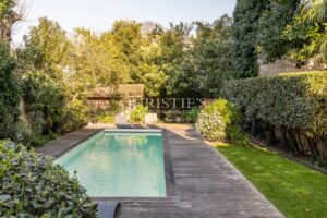 BORDEAUX LABOTTIÈRE – ELEGANT MASTER HOUSE WITH GARDEN AND SWIMMING POOL