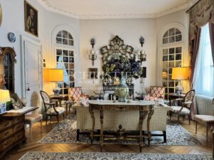 Magnifique hôtel particulier avec de vastes jardins et des dépendances