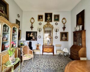Magnifique hôtel particulier avec de vastes jardins et des dépendances