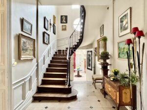 Magnifique hôtel particulier avec de vastes jardins et des dépendances