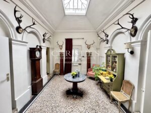 Magnifique hôtel particulier avec de vastes jardins et des dépendances
