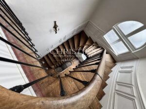 Magnifique hôtel particulier avec de vastes jardins et des dépendances