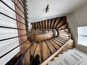 Magnifique hôtel particulier avec de vastes jardins et des dépendances