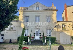 Magnifique hôtel particulier avec de vastes jardins et des dépendances