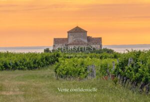 Prestigious property between land and sea