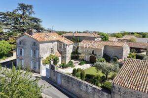 Manoir historique au cœur de Tusson, village d’exception en Charente