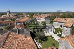 Manoir historique au cœur de Tusson, village d’exception en Charente