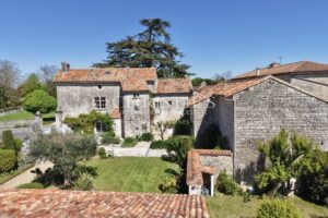 Manoir historique au cœur de Tusson, village d’exception en Charente