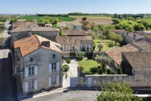 Manoir historique au cœur de Tusson, village d’exception en Charente