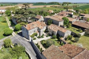 Manoir historique au cœur de Tusson, village d’exception en Charente