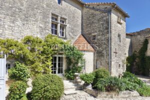Manoir historique au cœur de Tusson, village d’exception en Charente