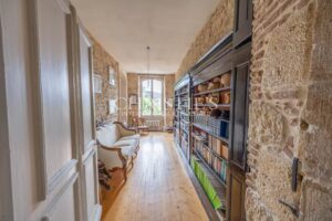 Le Château Éblouissant et Noble Avec des Tours Majestueuses