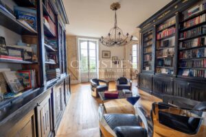 Le Château Éblouissant et Noble Avec des Tours Majestueuses