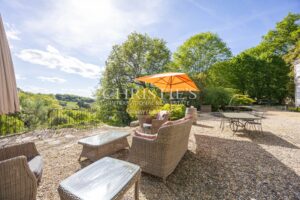 Le Château Éblouissant et Noble Avec des Tours Majestueuses