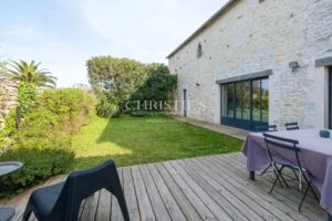 Maison de village en pierre piscinable