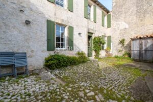 Maison de village en pierre piscinable