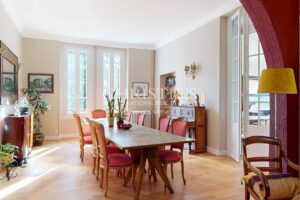 Élégante maison de caractère avec parc arboré, piscine et fort potentiel d’accueil