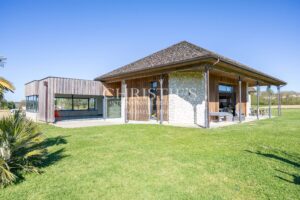 Maison d'architecte éco-responsable d'exception — À quelques pas d'un village