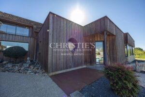 Maison d'architecte éco-responsable d'exception — À quelques pas d'un village