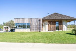 Maison d'architecte éco-responsable d'exception — À quelques pas d'un village