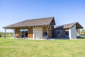 Maison d'architecte éco-responsable d'exception — À quelques pas d'un village