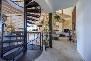 Maison d'architecte éco-responsable d'exception — À quelques pas d'un village