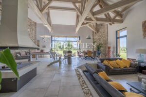 Maison d'architecte éco-responsable d'exception — À quelques pas d'un village