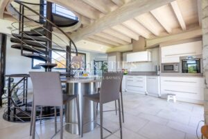 Maison d'architecte éco-responsable d'exception — À quelques pas d'un village