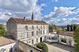 Maison de Maître d’Exception dominant la Charente, aux portes d’Angoulême