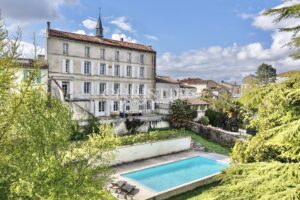 Maison de Maître d’Exception dominant la Charente, aux portes d’Angoulême
