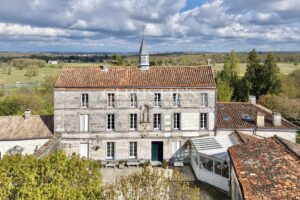 Maison de Maître d’Exception dominant la Charente, aux portes d’Angoulême