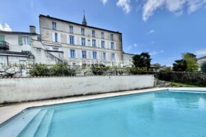 Maison de Maître d’Exception dominant la Charente, aux portes d’Angoulême