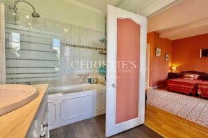 Maison de Maître d’Exception dominant la Charente, aux portes d’Angoulême