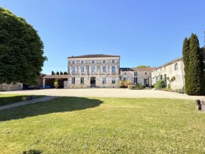 Where Tuscany Meets the Charente – A Distinguished Estate with Endless Horizons