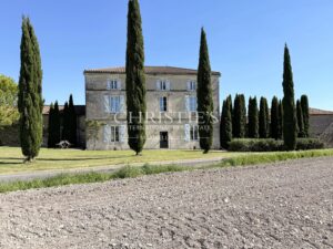 Where Tuscany Meets the Charente – A Distinguished Estate with Endless Horizons