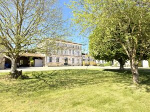 Where Tuscany Meets the Charente – A Distinguished Estate with Endless Horizons