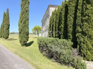 Where Tuscany Meets the Charente – A Distinguished Estate with Endless Horizons