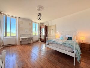 Where Tuscany Meets the Charente – A Distinguished Estate with Endless Horizons