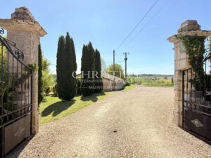 Where Tuscany Meets the Charente – A Distinguished Estate with Endless Horizons