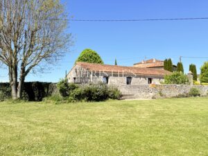 Where Tuscany Meets the Charente – A Distinguished Estate with Endless Horizons