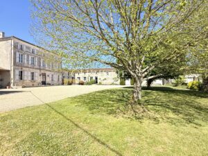 Where Tuscany Meets the Charente – A Distinguished Estate with Endless Horizons