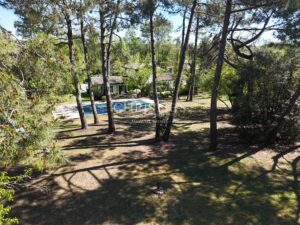 Villa rénovée piscine jardin paysager