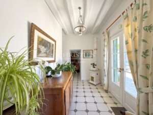 Villa rénovée piscine jardin paysager