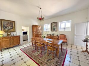 Villa rénovée piscine jardin paysager