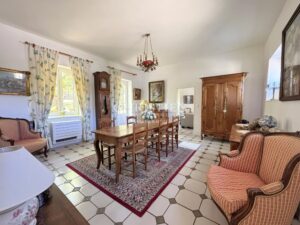 Villa rénovée piscine jardin paysager