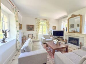 Villa rénovée piscine jardin paysager