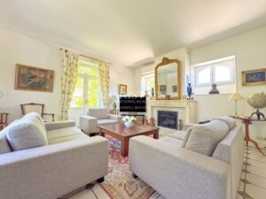 Villa rénovée piscine jardin paysager