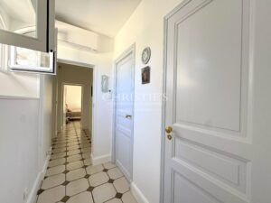 Villa rénovée piscine jardin paysager