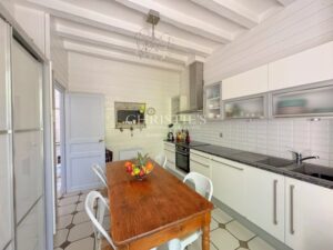 Villa rénovée piscine jardin paysager